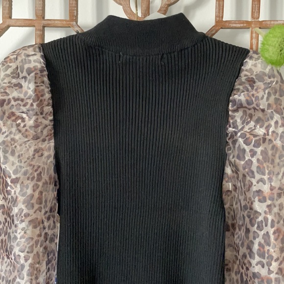 NWT black & leopard print top with sheer sleeves - Picture 7 of 8